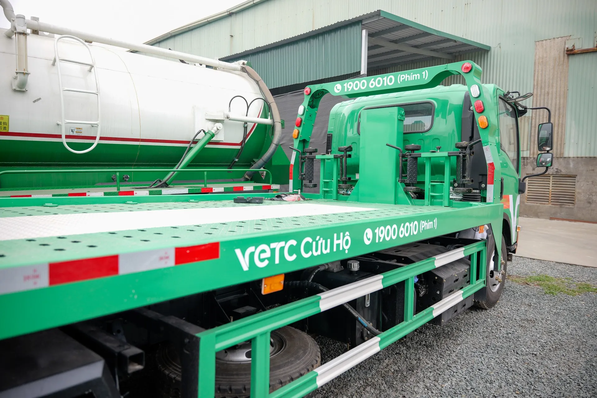 Xe leo dốc Sa Pa thì bốc khói động cơ