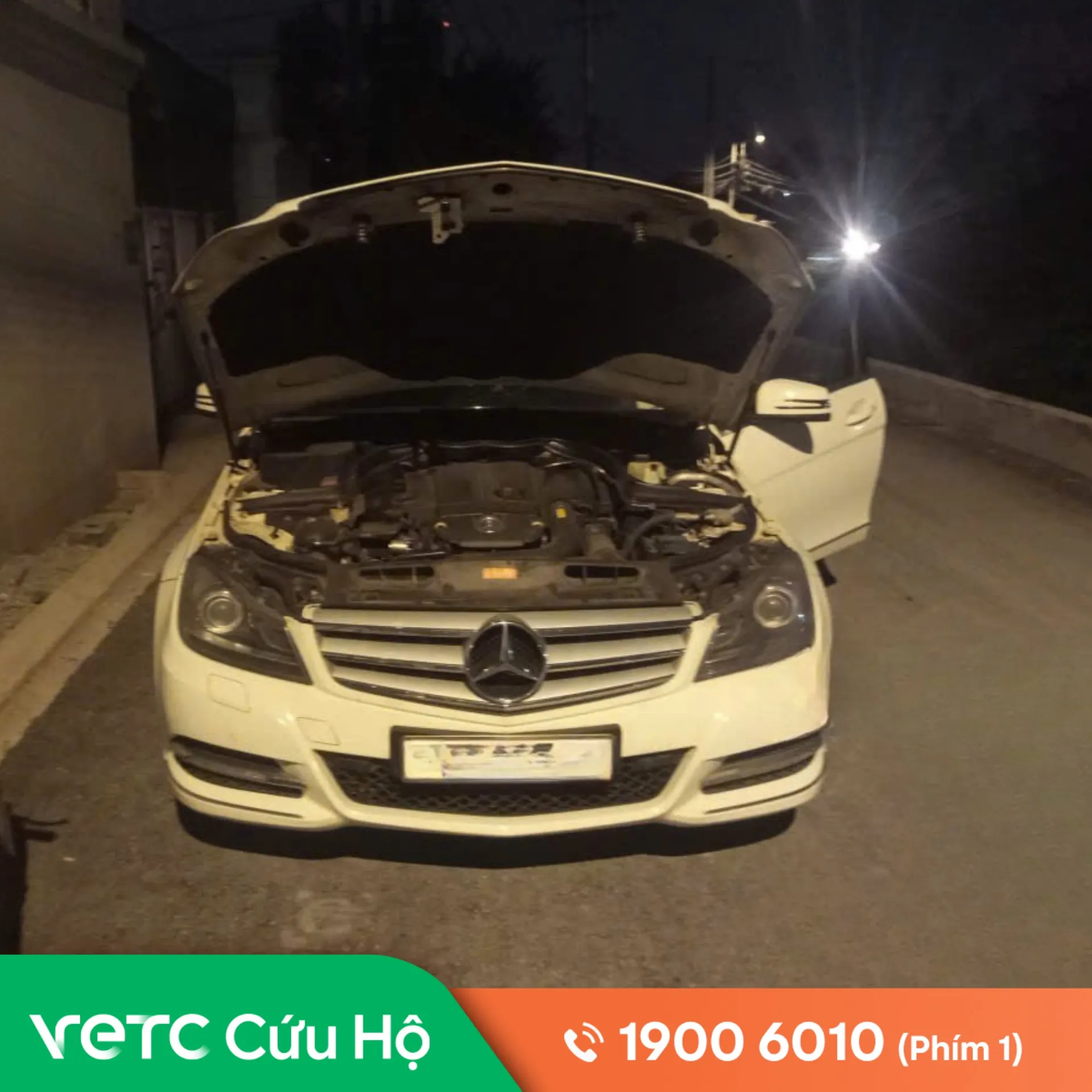 Xe chết máy đêm khuya ở phố huyện