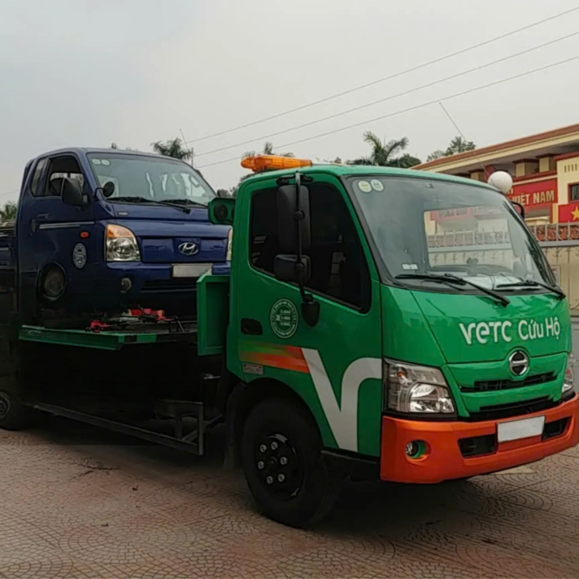 Xe mình bị hỏng hệ thống lái ngay gần cửa khẩu Thanh Thủy lúc đang chở hàng
