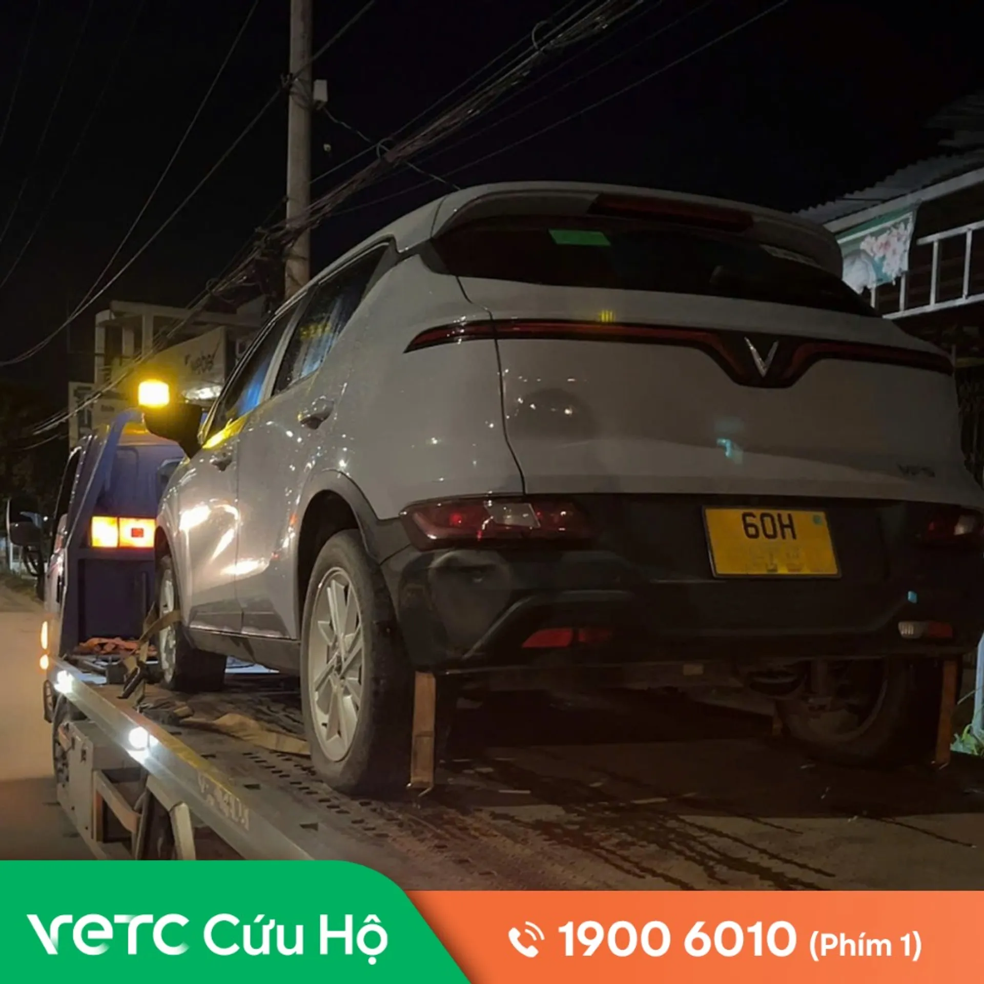 Gặp tình huống nổ lốp trên cầu Đồng Nai