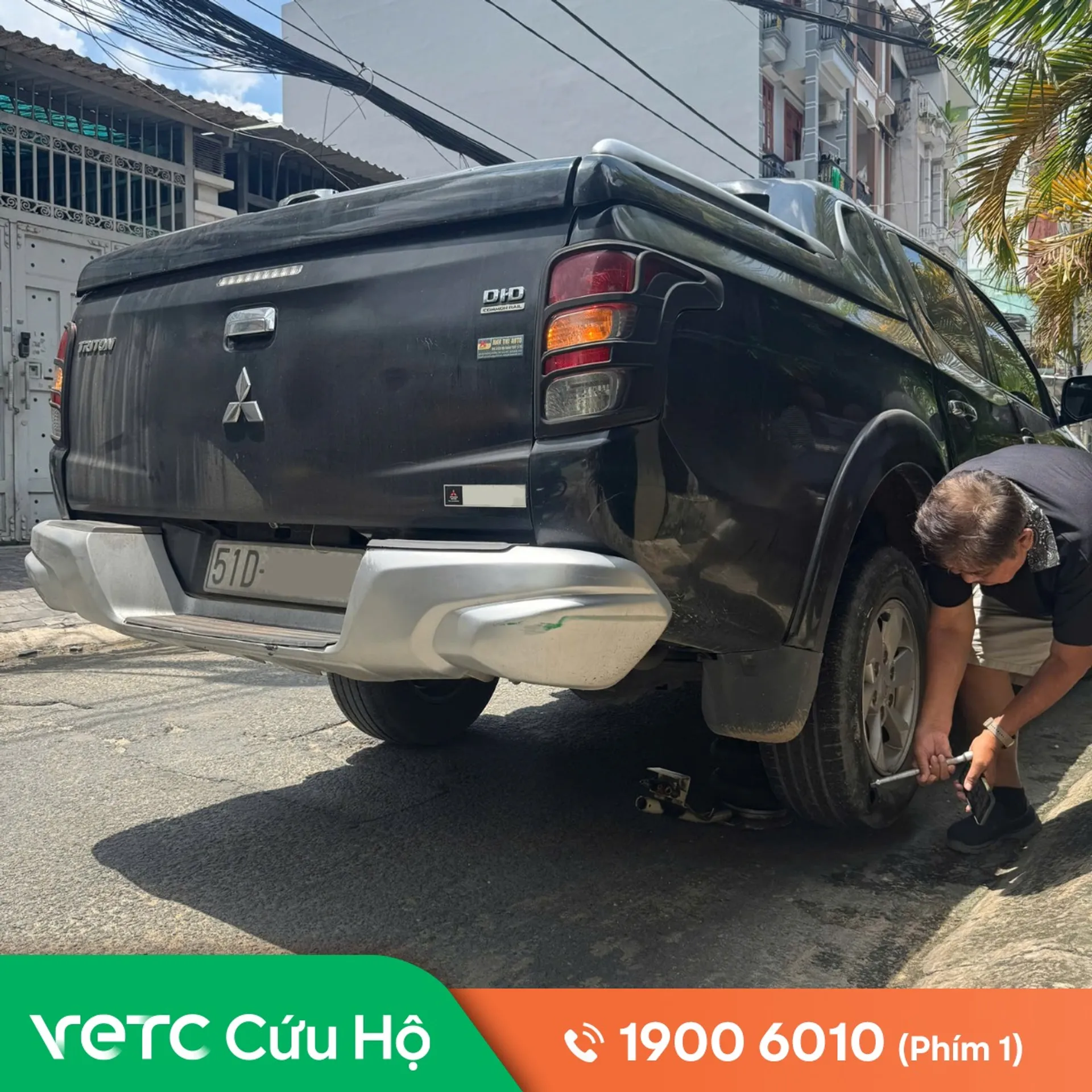 Xe chết máy tại chân đèo Ngoạn Mục
