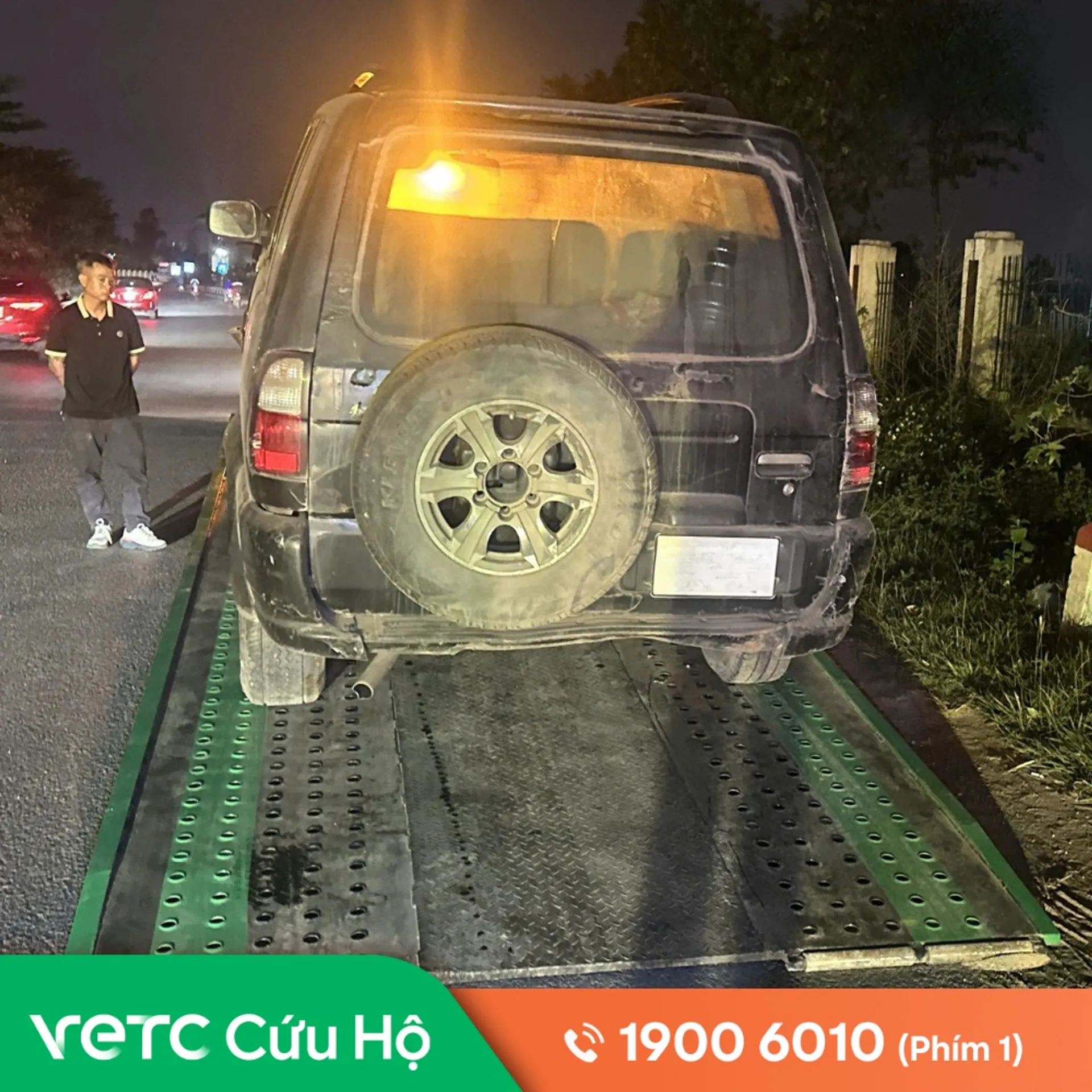 Đang chở hàng qua Bù Đăng lúc đêm hôm thì nổ lốp