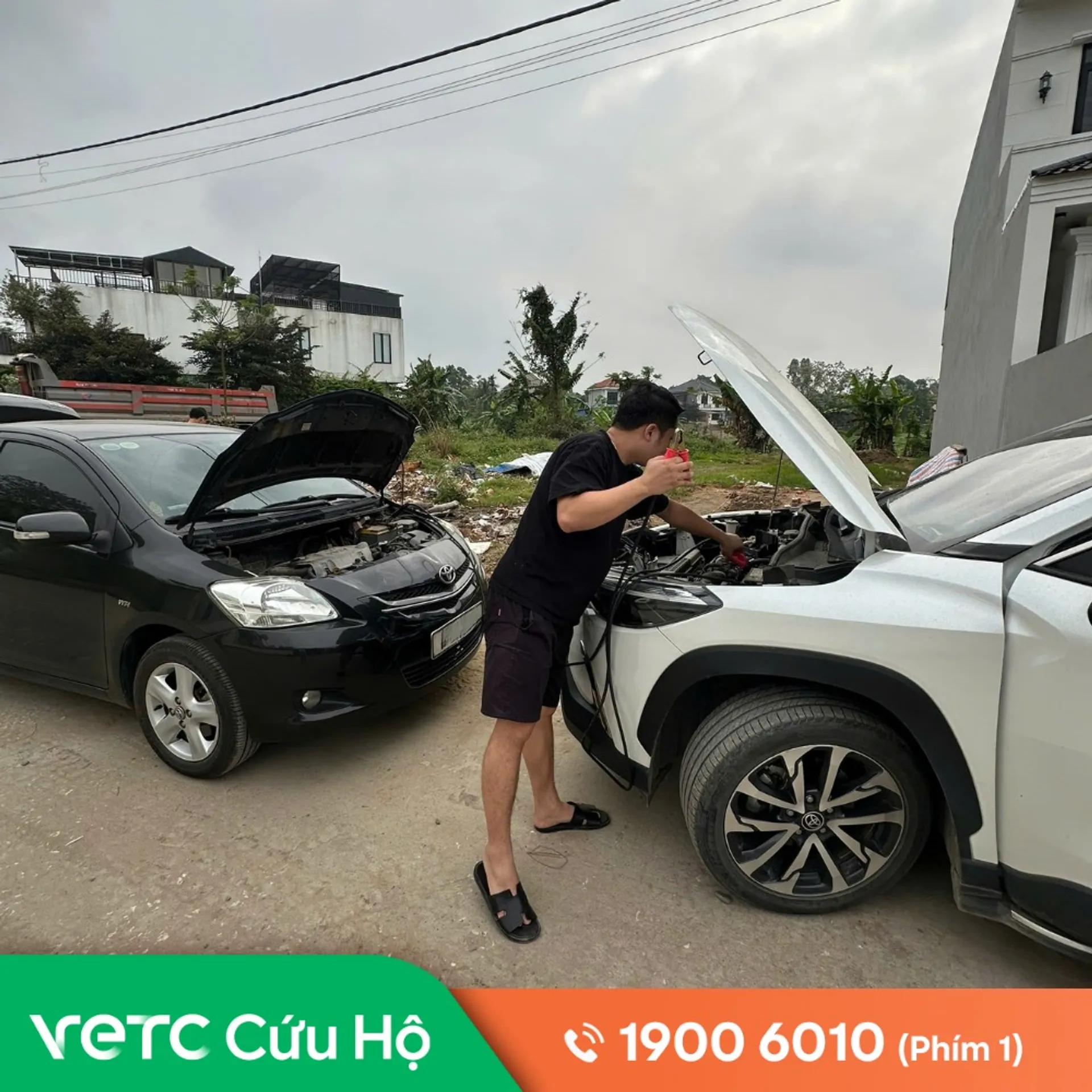 Xe hỏng bình bất ngờ ngay giữa phố, mình liên hệ VETC và được hỗ trợ kích bình ngay từ điểm trực gần đó