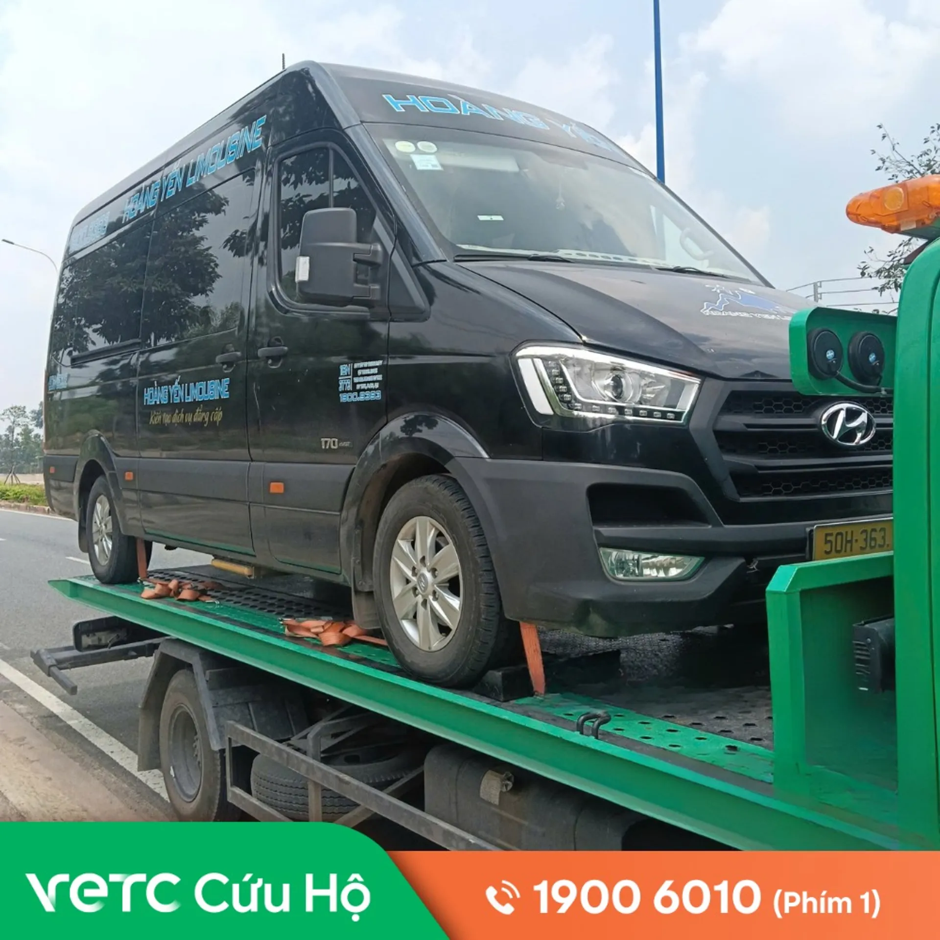 Đứng tim luôn, xe chết máy ngay giữa dốc cầu Rạch Miễu đúng lúc tan tầm