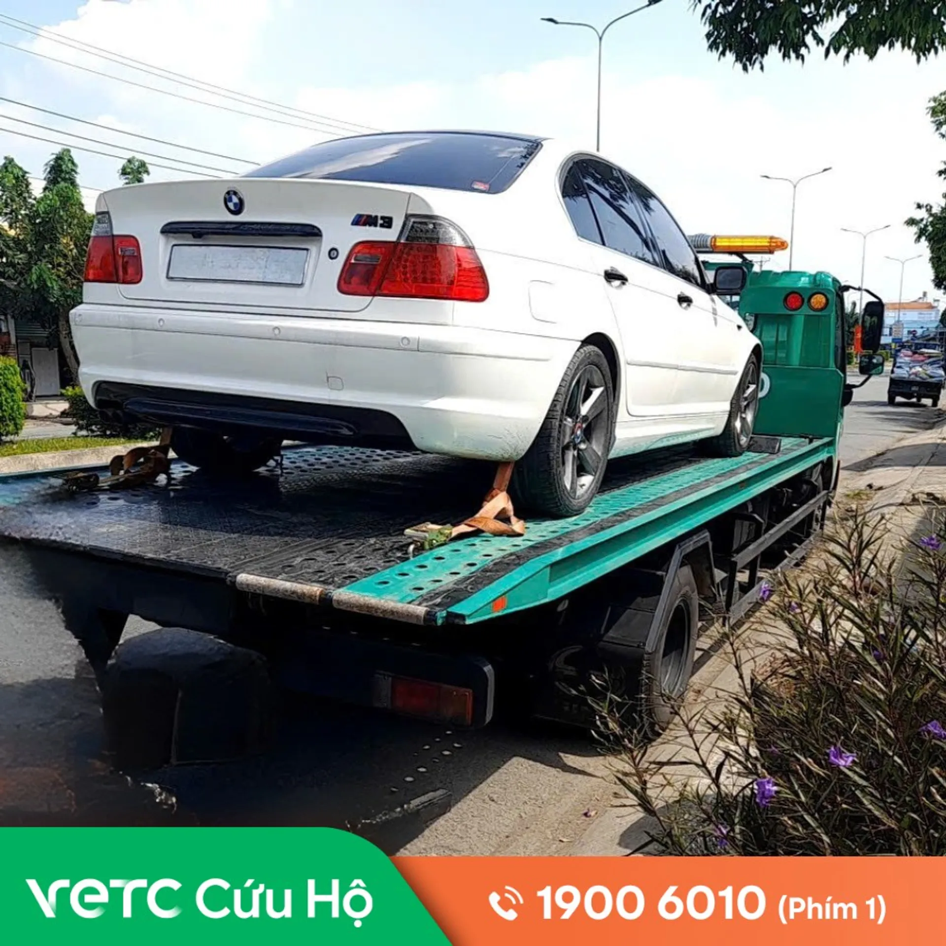 Xe hết bình điện tại khu du lịch Trường An, mình cứ ngỡ phải dời lịch về lại Sài Gòn sang hôm sau