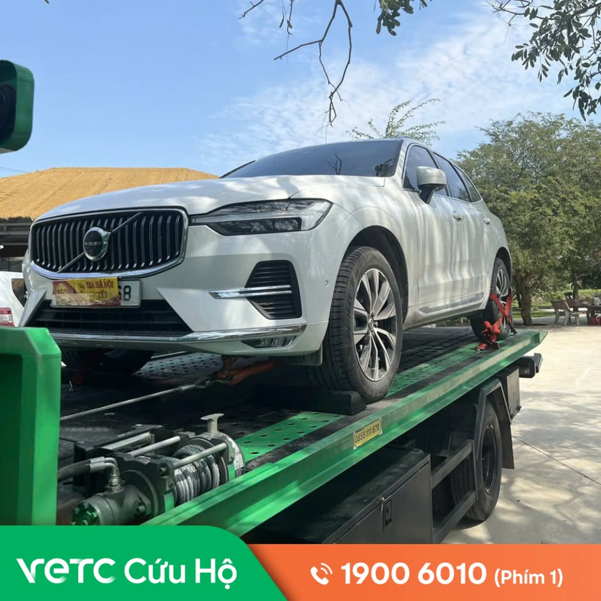 Xe bị hỏng hệ thống truyền động khi đi trên đoạn đường đang thi công