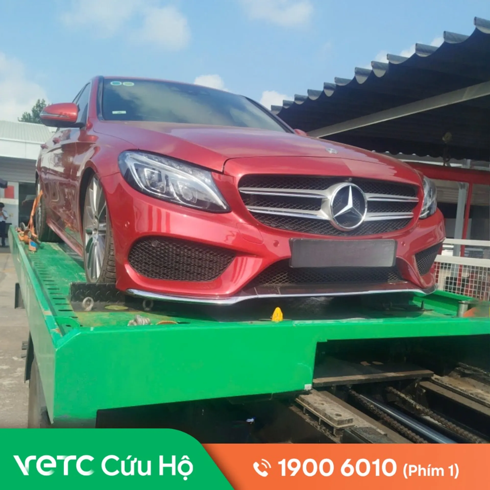 Xe mình bị hỏng hệ thống treo ngay trong nội ô thành phố, không thể di chuyển tiếp được