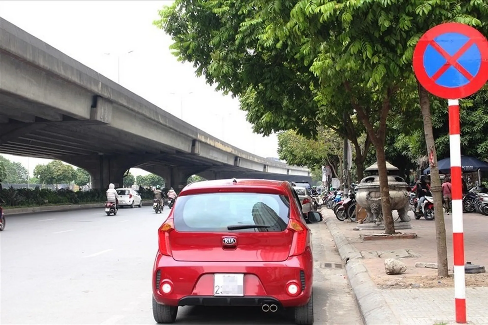 Biển cấm dừng đỗ: Ý nghĩa và mức phạt mới nhất
