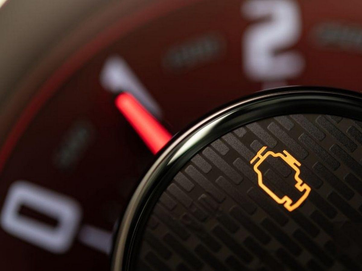 Có nên tự xóa đèn Check Engine?