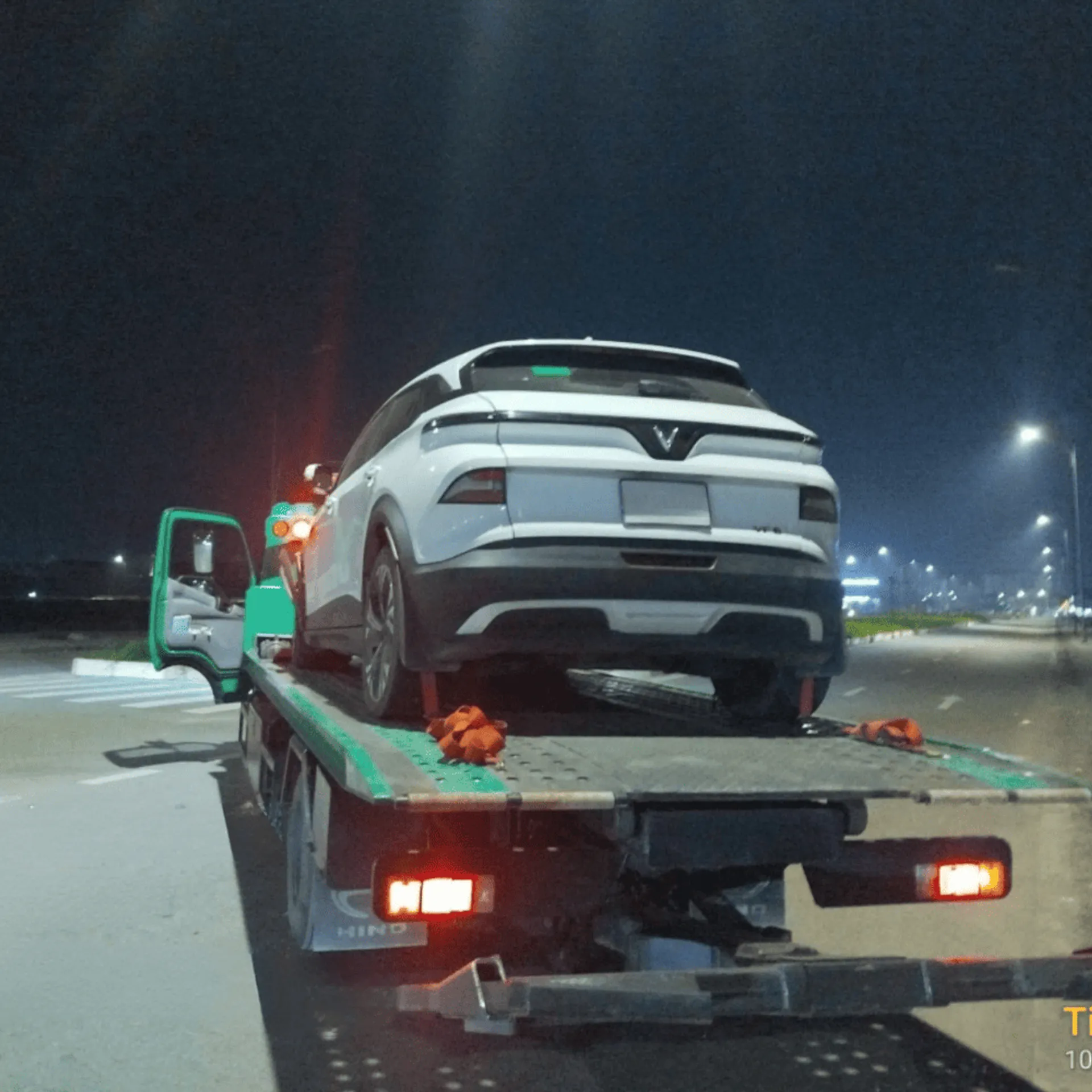 Tôi gặp sự cố nổ lốp vào khung giờ đêm muộn khi đang di chuyển trên cao tốc hướng về Lạng Sơn