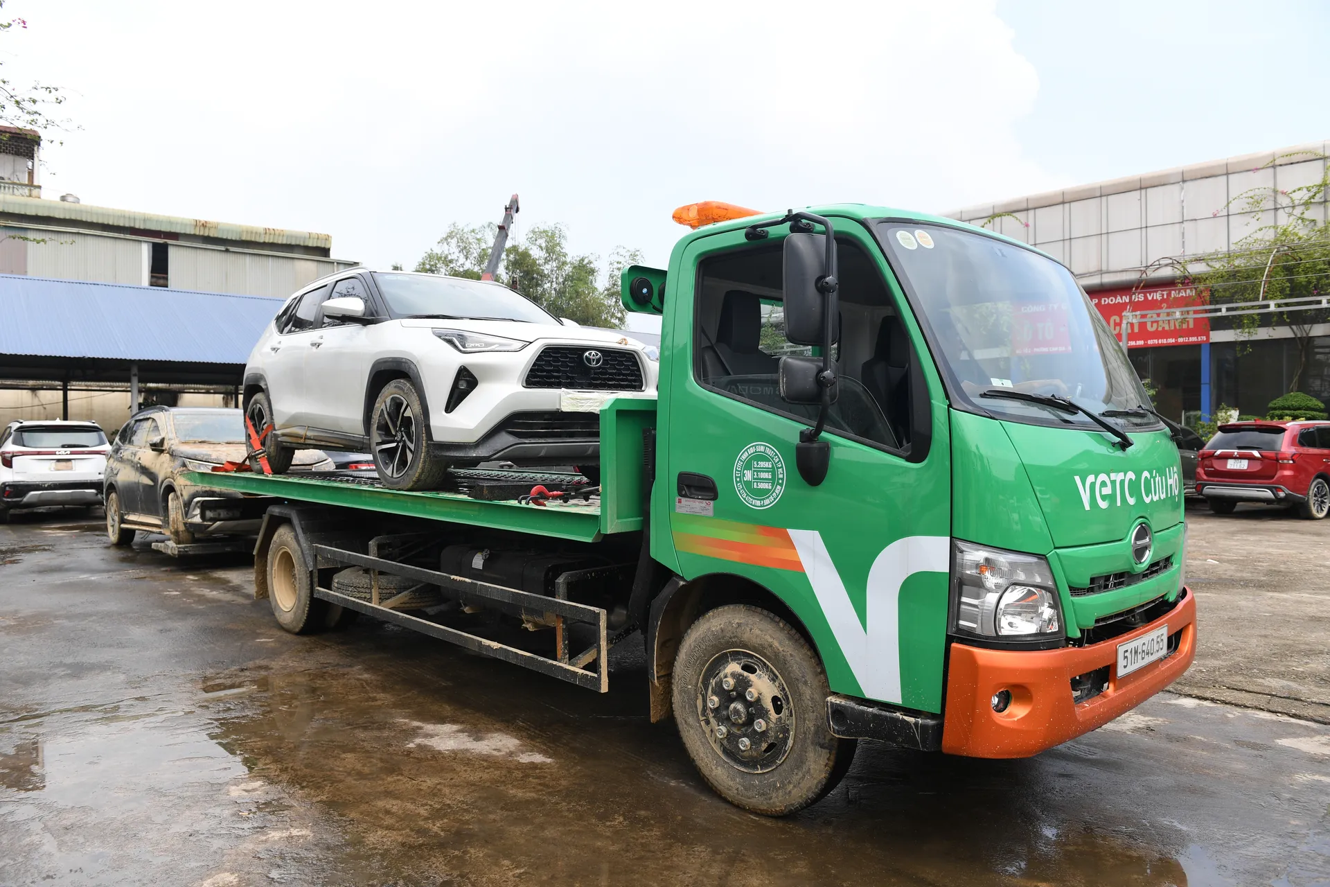Xe ngập trong hầm chung cư sau đợt triều cường, sáng ra phát hiện mà không biết phải làm gì đầu tiên