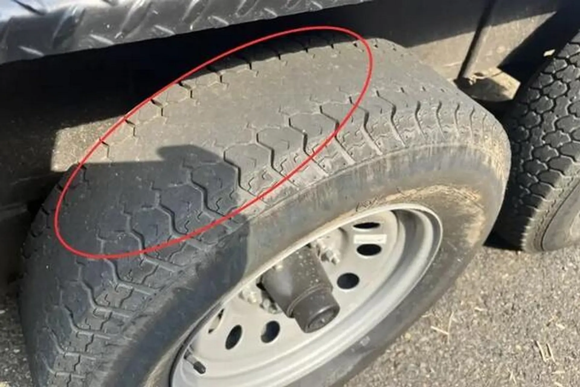 Lốp mòn không đều: Nguyên nhân, dấu hiệu và cách xử lý