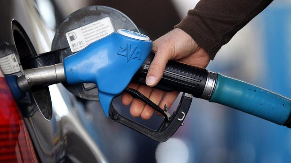 Đổ dầu diesel vào xe xăng có sao không?