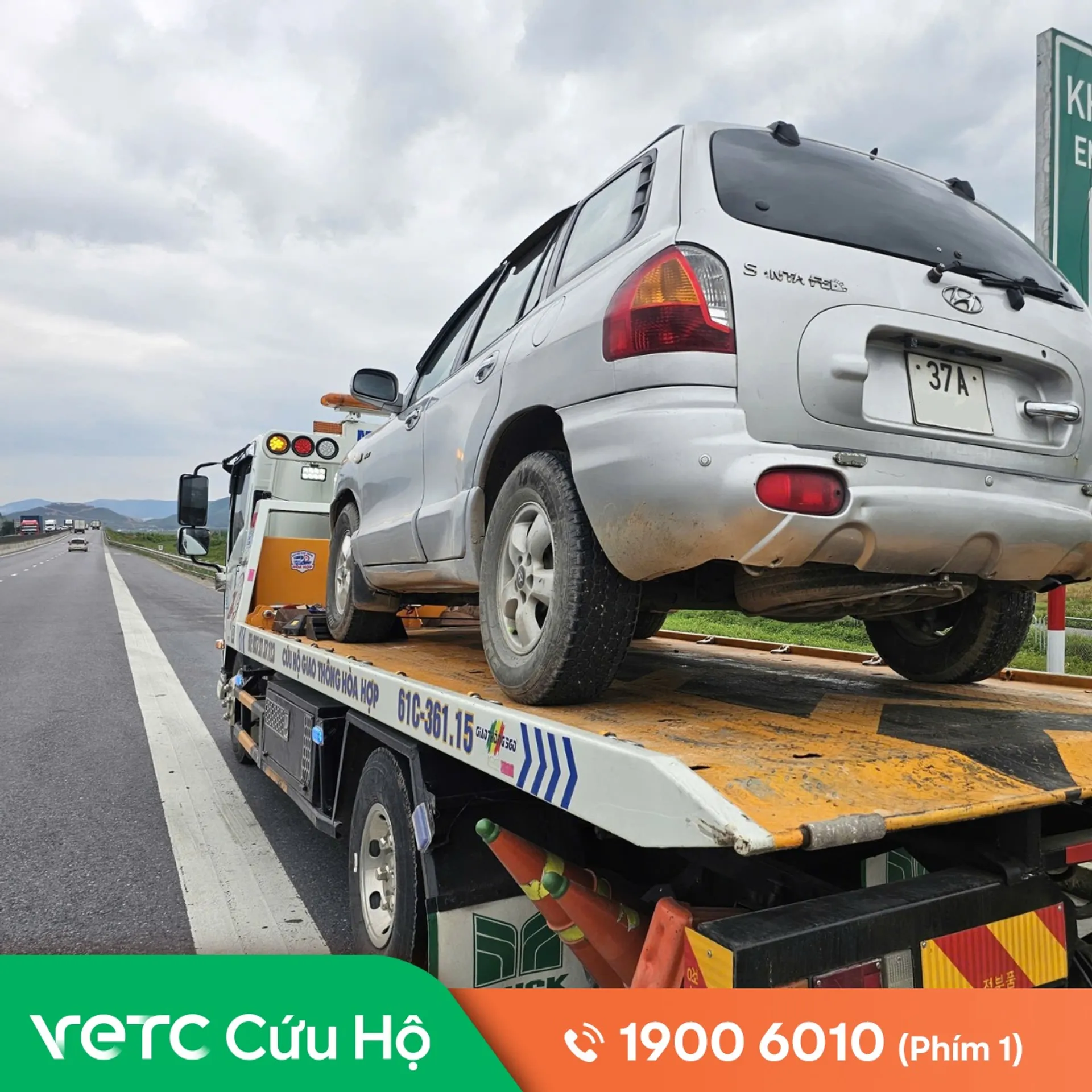 Tuyến Cam Lộ - La Sơn này nhiều đoạn chỉ có 2 làn xe và không có dải phân cách cứng, chạy rất áp lực
