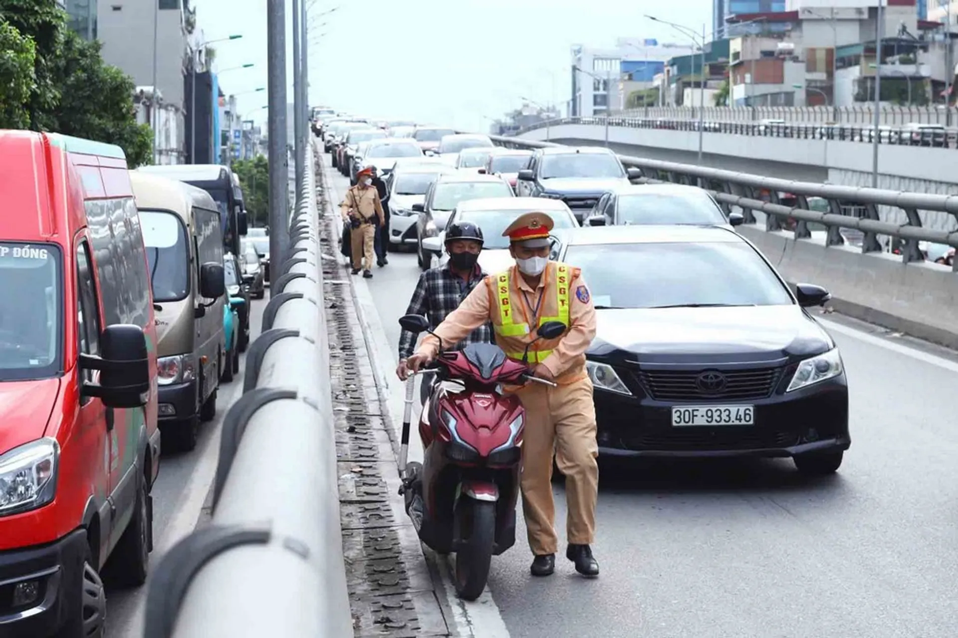 Lỗi đi vào đường cấm ô tô phạt bao nhiêu tiền
