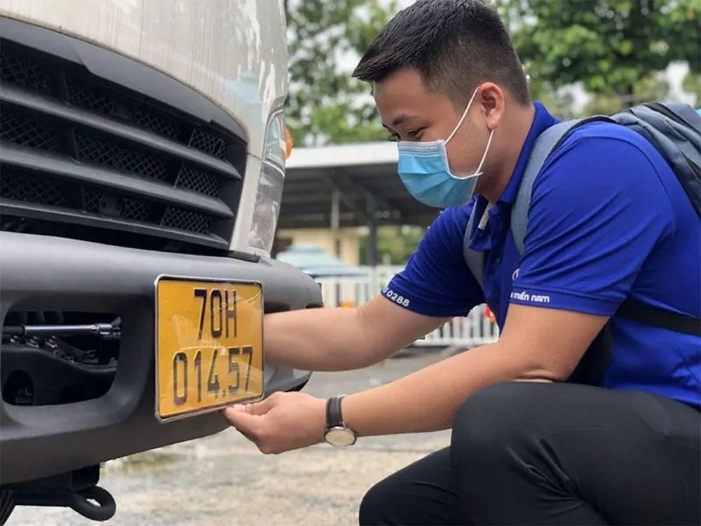 Mua xe cũ có cần đổi biển số không? Quy định mới