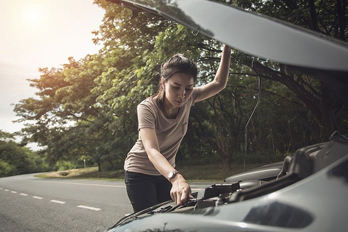Nếu xe chết máy giữa dốc phải làm gì?