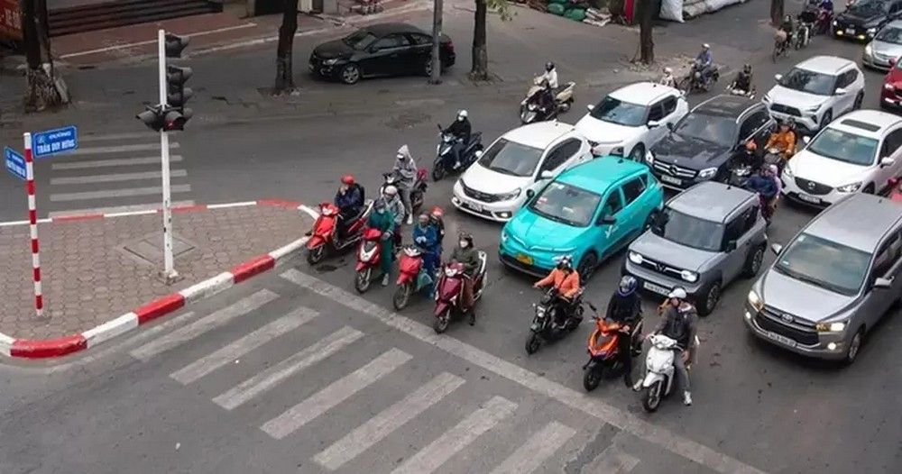 Rẽ trái khi đèn đỏ phạt bao nhiêu?