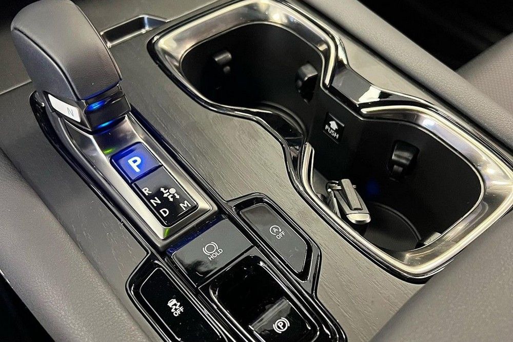 Số L trên xe tự động là gì? Cách dùng các số P R N D L
