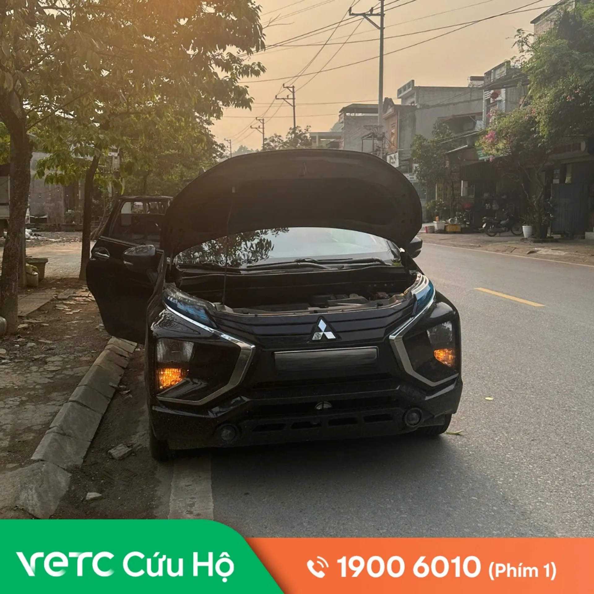 Xe hết ắc quy ở Eo Gió lúc chiều muộn