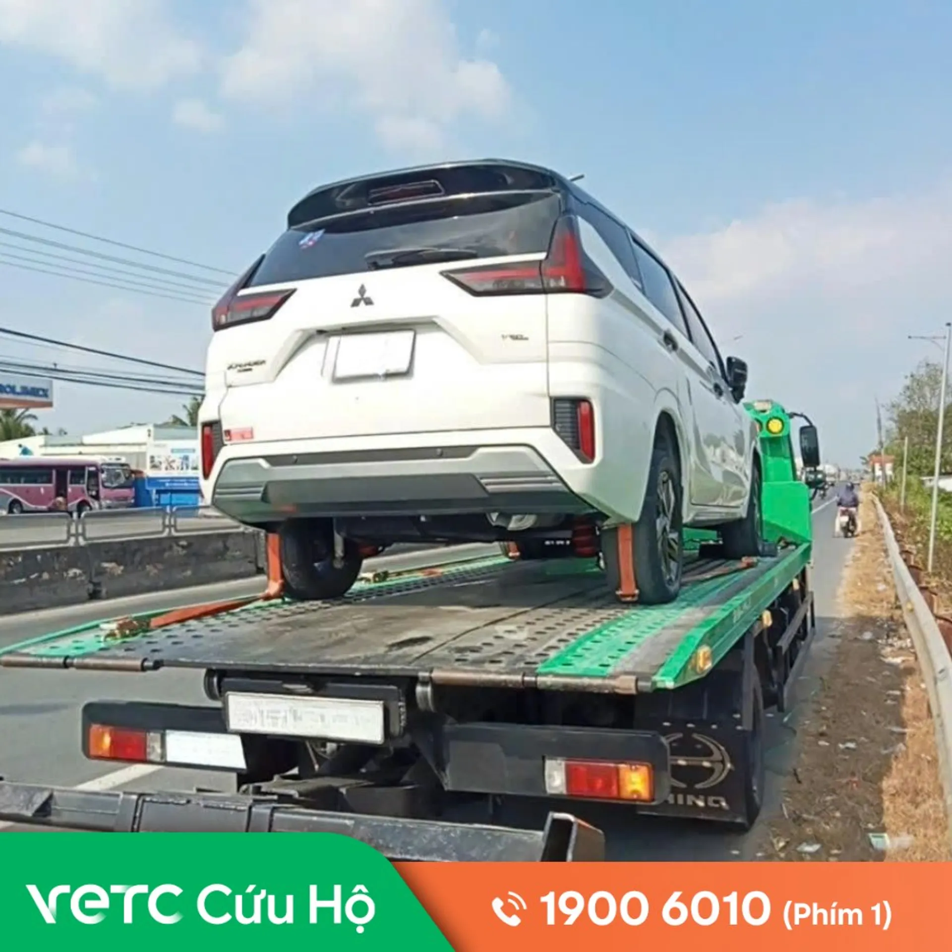 Xe bị bó phanh dốc ga Thanh Hóa lúc sáng