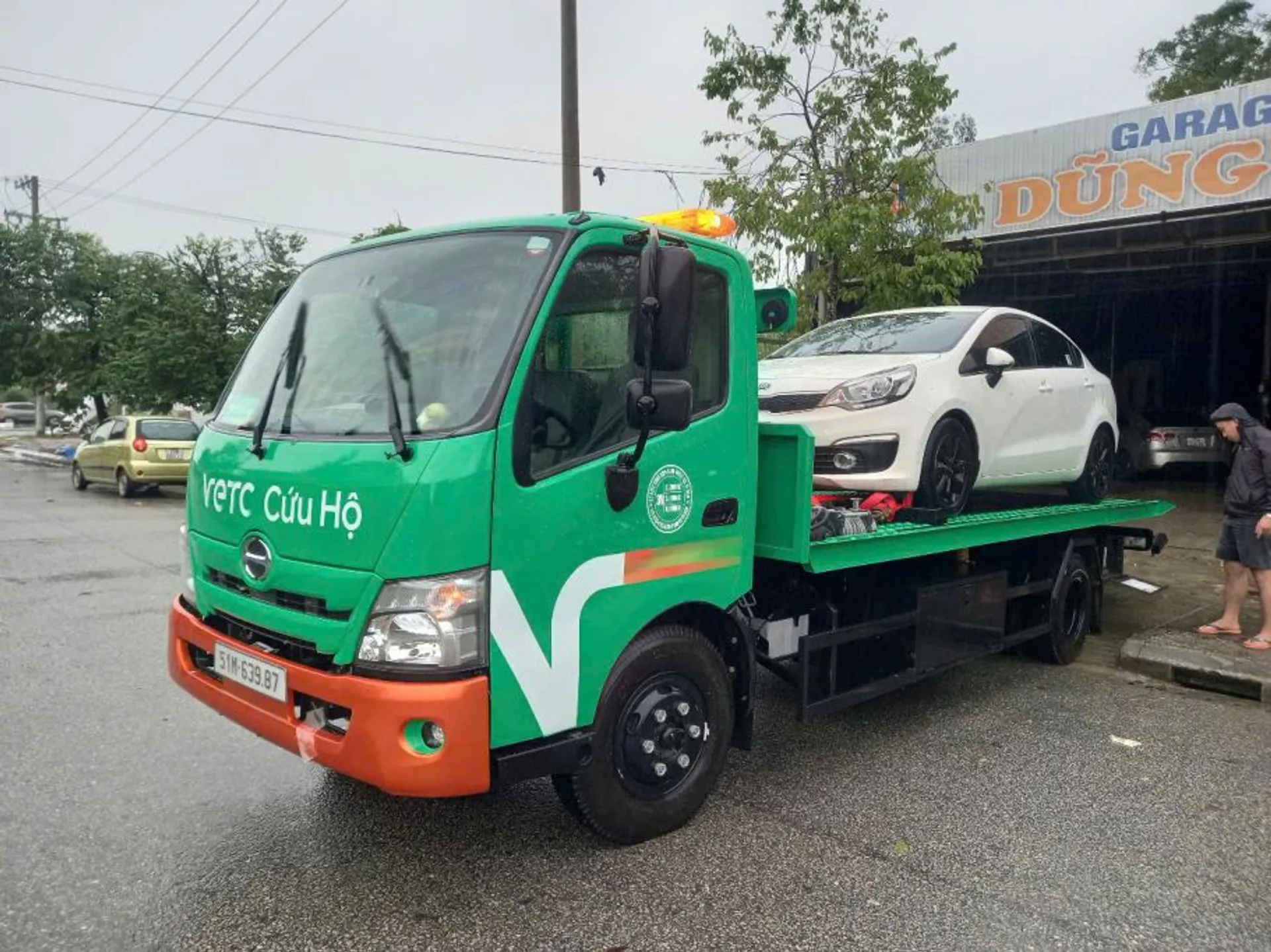 Đi cung đường Yên Bái xe bị sập bình