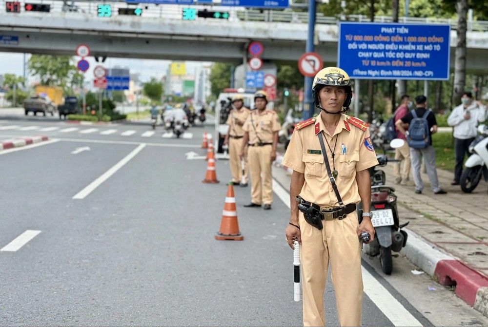 Vượt đèn đỏ rẽ trái phạt bao nhiêu tiền đối với ô tô?