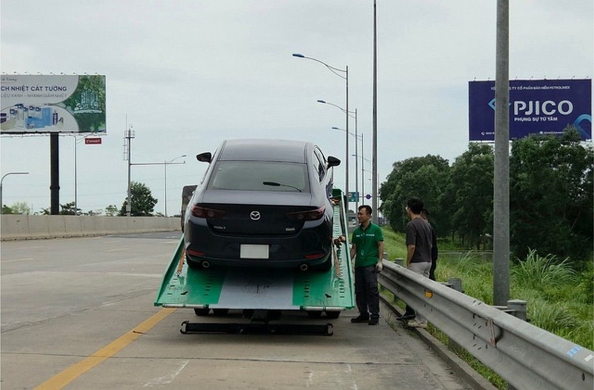 Khi nào cần gọi cứu hộ ô tô trên cao tốc?