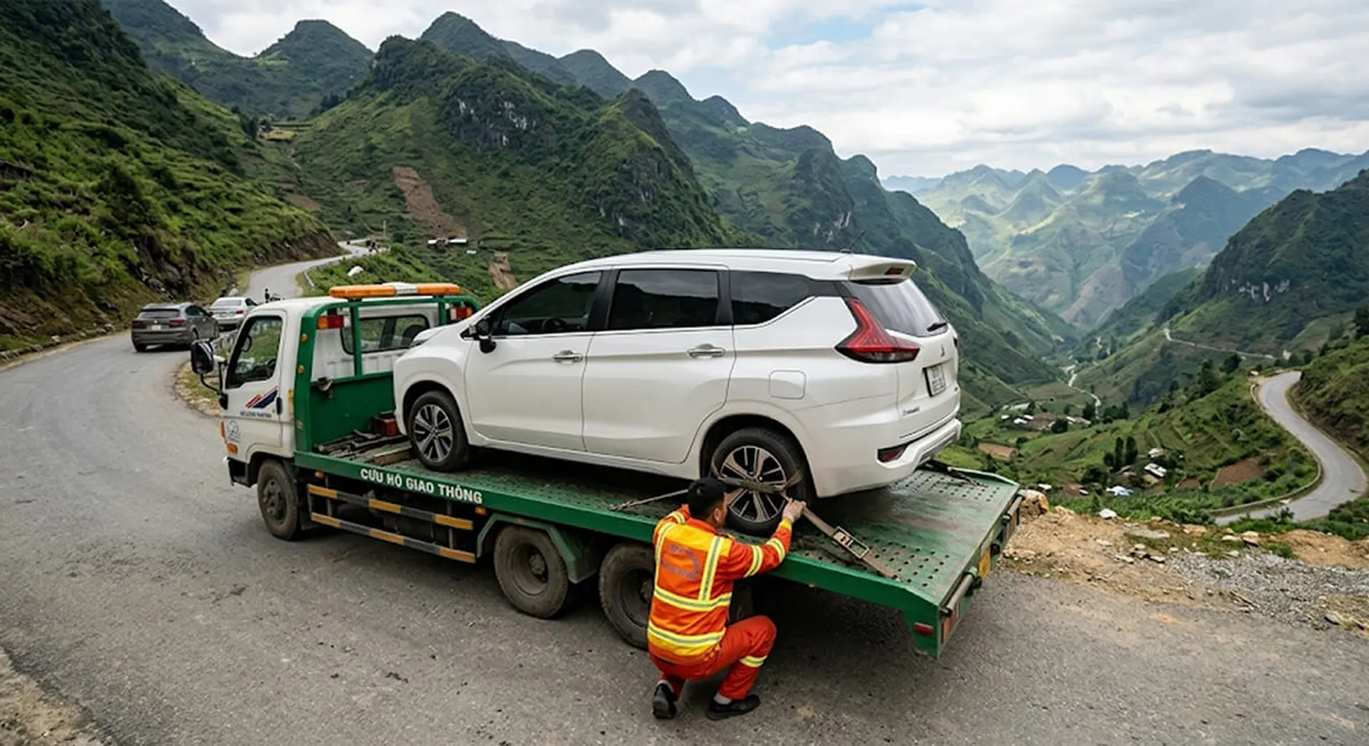 Xe ô tô hỏng giữa đèo núi xử lý ra sao để an toàn tuyệt đối?