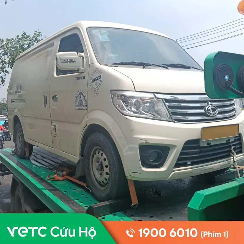 Xe tôi bị hỏng lốp trên đường ven biển đoạn gần Ngũ Hành Sơn